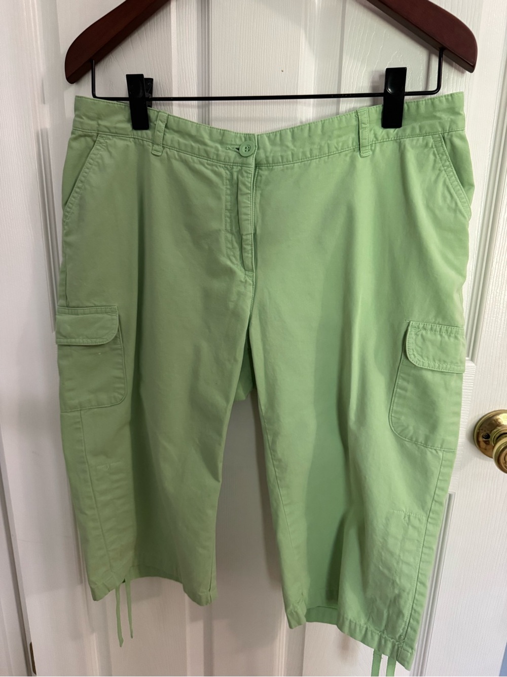 INC International Concepts Lime Green Cargo Capris